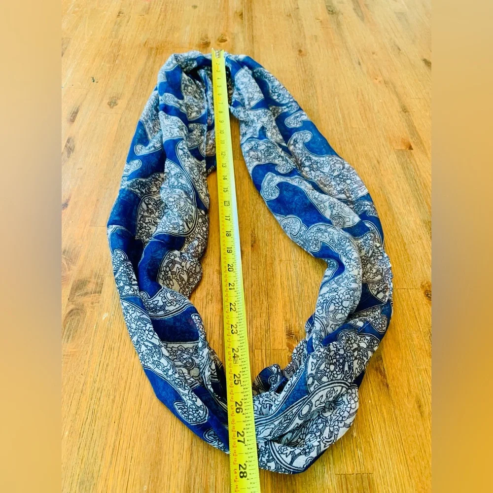 Elegant Blue Paisley infinity Scarf